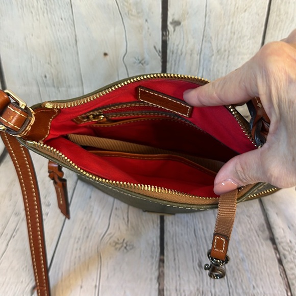 Dooney & Bourke Pebble grain Olive letter carrier - Picture 6 of 10